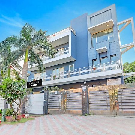 Townhouse Sector 49 Sohna Road Hotel Gurgaon Bagian luar foto