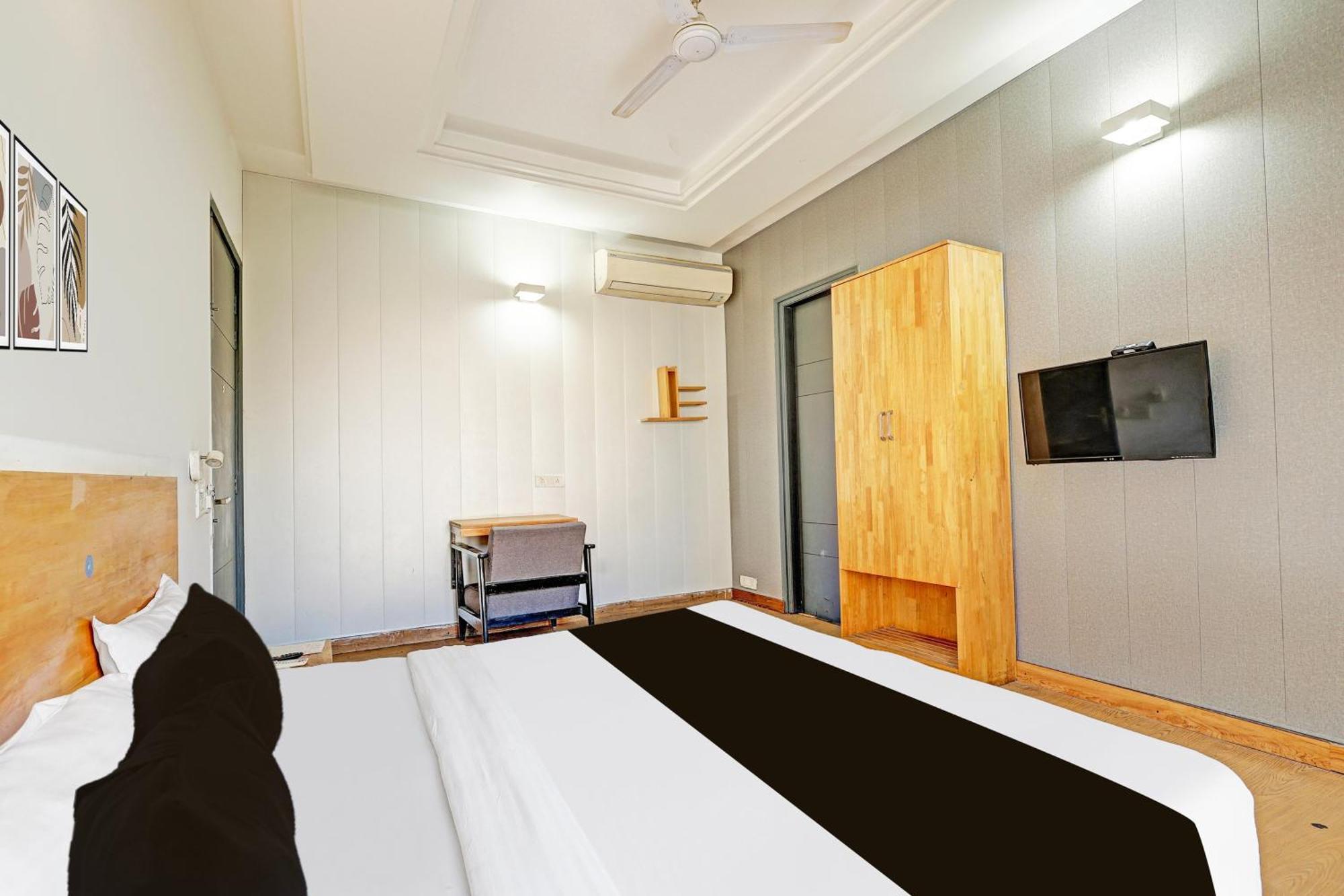Townhouse Sector 49 Sohna Road Hotel Gurgaon Bagian luar foto