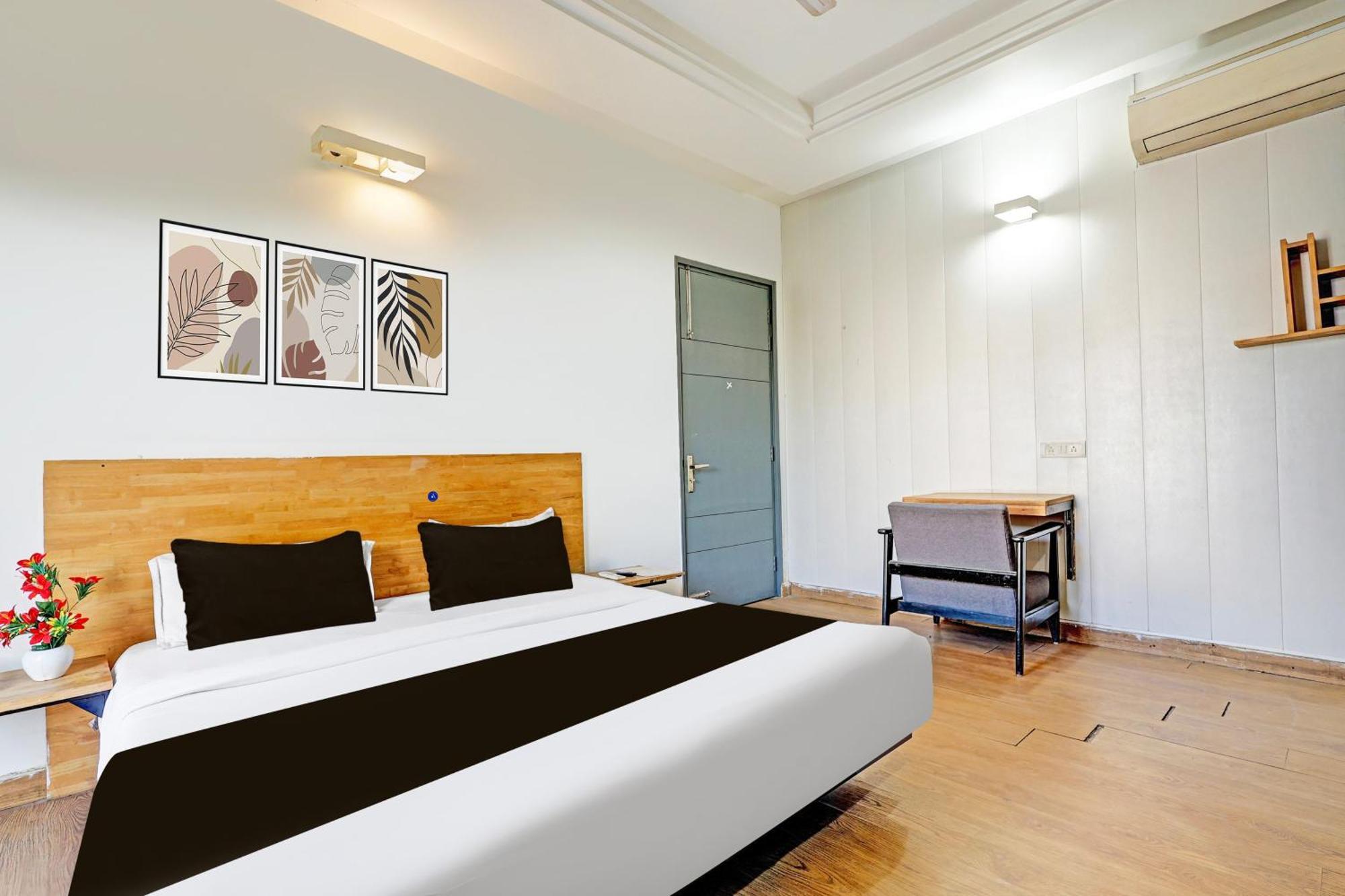 Townhouse Sector 49 Sohna Road Hotel Gurgaon Bagian luar foto