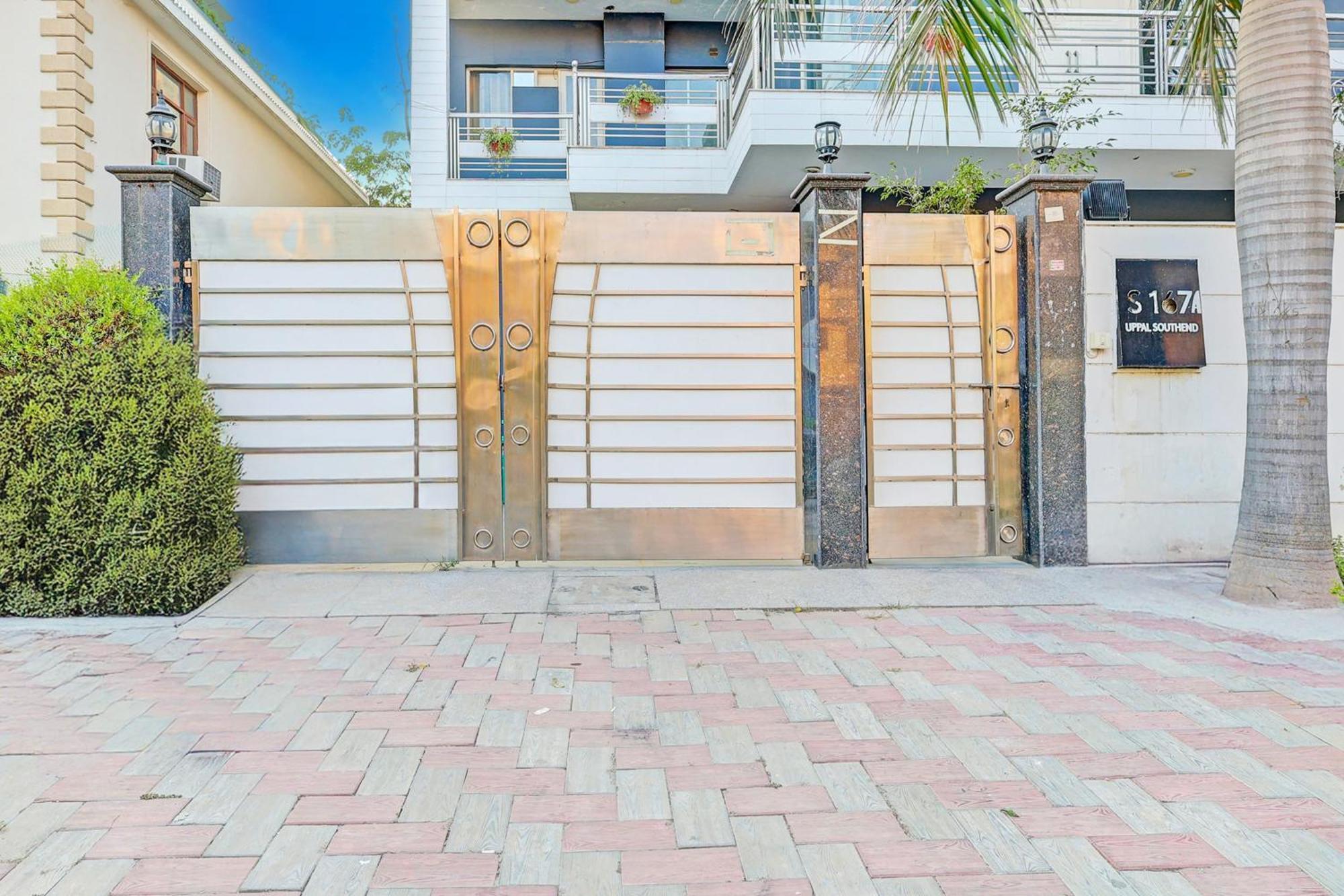 Townhouse Sector 49 Sohna Road Hotel Gurgaon Bagian luar foto